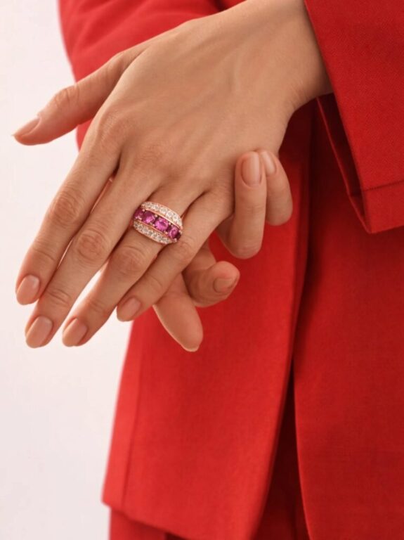 El brillo más especial nace de lo que sentimos.

📍C/Ruiz Zorrilla, 9 12001
Castellón de la Plana.
#spain
👜 www.carlosguinot.com
#JoyeríaCastellón #JoyeriaCarlosGuinot #castellón #jewerly