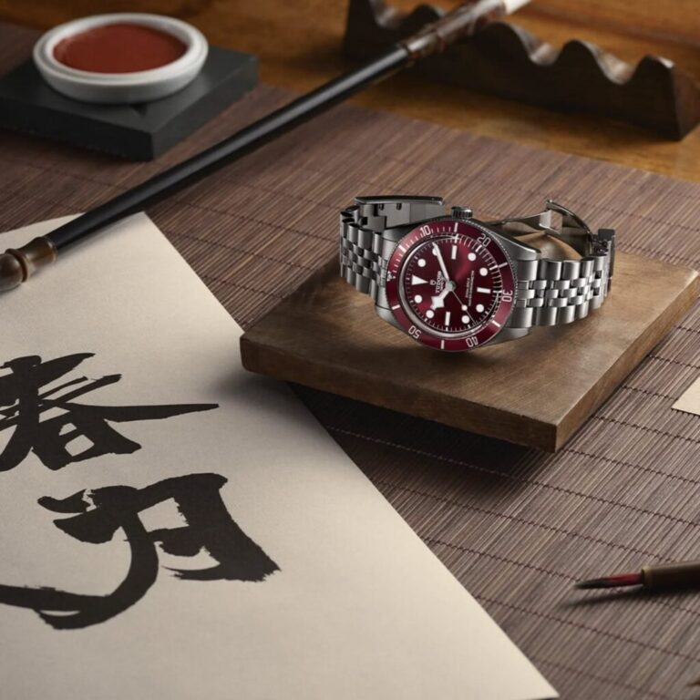 Marca el ritmo para el Año Nuevo Lunar con el #TudorBlackBay58 Borgoña.

#TudorWatch #borntodare