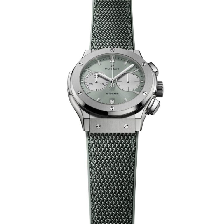 El Arte de la Fusión se expresa hasta en el corazón del movimiento.
revolucionarios: Hublot ha creado toda una gama de movimientos manufactura únicos. La arquitectura inédita del cronógrafo automático Unico. La reserva de marcha exclusiva de los calibres Meca-10, Tourbillon y MP-11. El enfoque revolucionario del motor de 11 barriletes MP-05, dotado de 50 días de autonomía. En su "Arte de la Fusión", Hublot lleva a cabo una simbiosis perfecta entre funcionalidad, arquitectura y diseño.