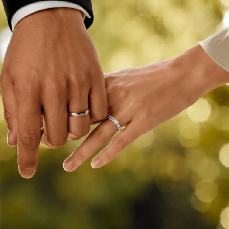 Hay momentos que marcan el inicio de todo. Un anillo, una promesa, una historia que empieza para siempre.
Piezas únicas para historias irrepetibles en Joyería Carlos Guinot.
C/Ruiz Zorrilla 9 - 12001 Castellón
#JoyeriaCarlosGuinot #Novia #SiQuiero #AnilloDeBoda #CastellonDeLaPlana #LoveStory #brıdetobe