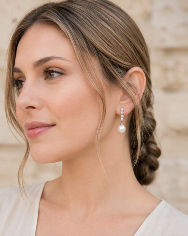 ✨ El detalle que transforma tu look de novia ✨
Nuestros pendientes para novia están diseñados para iluminar cada sonrisa, cada mirada y cada momento inolvidable de tu gran día. 💍
Elegancia, brillo y sofisticación en una joya única hecha para novias modernas y románticas.
💎 Pendientes de novia elegantes
💎 Accesorios para bodas con estilo
💎 Perfectos para vestido de novia clásico o moderno
Haz que tu boda brille desde cada ángulo. ✨
#PendientesDeNovia #Novia2026 #JoyeriaDeNovia #AccesoriosDeNovia #BridalJewelry #BodaElegante #NoviasConEstilo #WeddingJewelry #NoviaPerfecta #PendientesElegantes