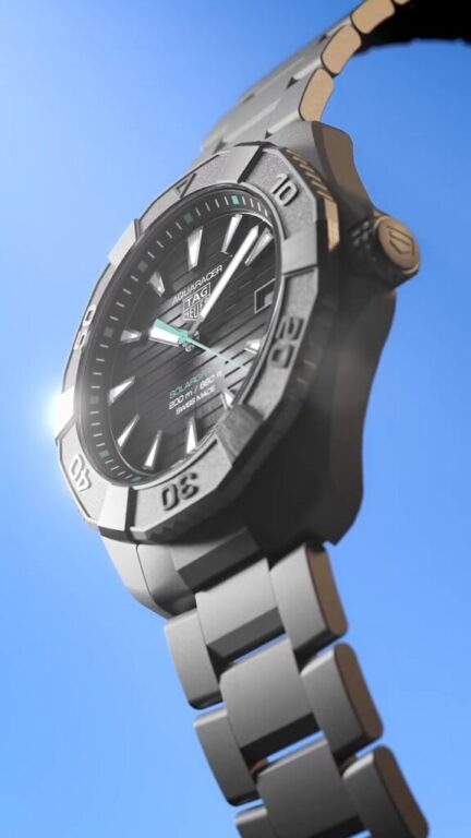 Capas de luz.
⁣
Impulsado por la tecnología Solargraph, el nuevo TAG Heuer Aquaracer Professional 200 Solargraph aprovecha la energía del sol para ofrecer una autonomía imparable. Integrado en una caja de titanio grado 2 arenado de 40 mm, su audaz esfera negra se combina con acentos azul polar, creando un contraste nítido que mejora la claridad y la visibilidad en cualquier condición.⁣
⁣
#TAGHeuer #TAGHeuerAquaracer