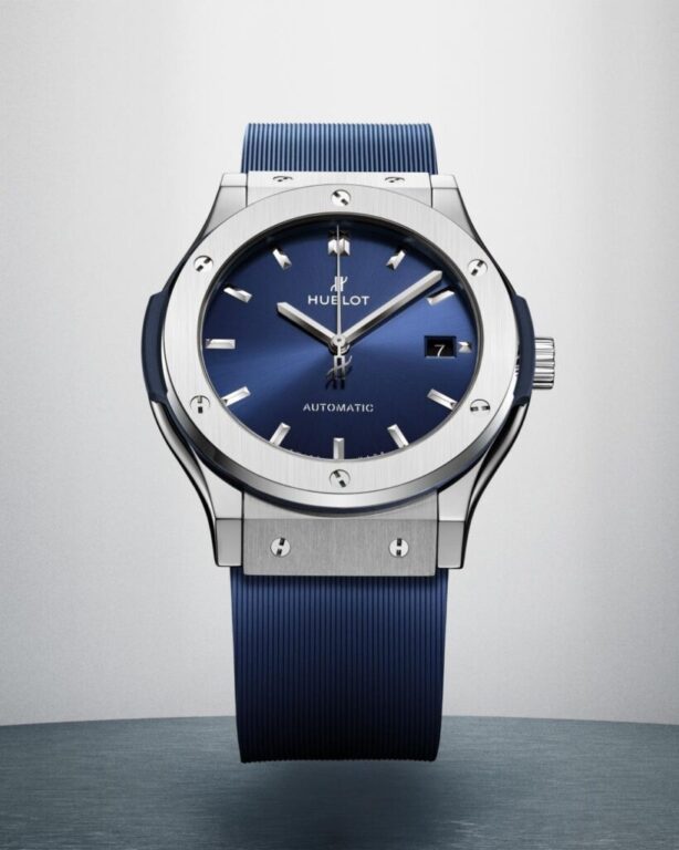 La elegancia, reinventada.

El Hublot Classic Fusion Titanium Blue combina una caja de titanio de 45 mm con una esfera azul satinada efecto rayos de sol y una correa de caucho a juego.

Ligereza, carácter y sofisticación en un diseño inconfundible.

#Hublot #ClassicFusion #HublotClassicFusion #ArtOfFusion #SwissMade #LuxuryWatches #CarlosGuinot #JoyeriaCarlosGuinot #Castellon #JoyeriasCastellon