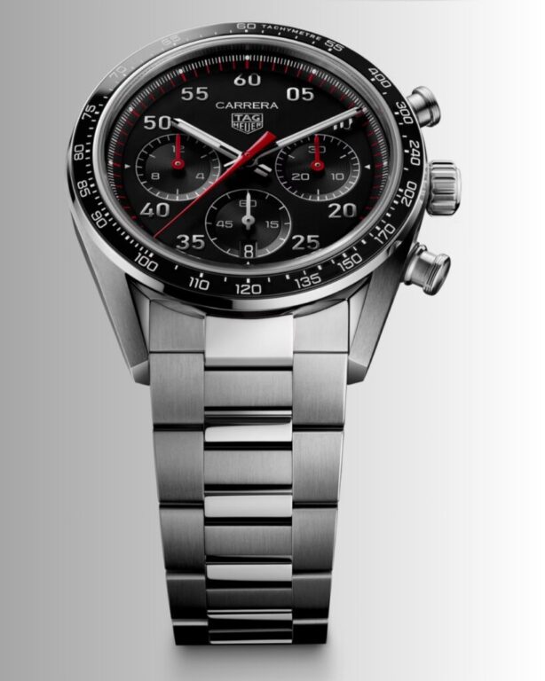 Deportivo, sofisticado y con una presencia inconfundible.

El TAG Heuer Carrera Chronograph Sport combina una caja de acero de 42 mm con una elegante esfera opalina negra, tres contadores azulados y detalles en rojo que realzan su carácter deportivo.

El bisel de cerámica negra y las agujas con Super-LumiNova® completan un diseño pensado para ofrecer estilo y máxima legibilidad.

En su interior, el calibre de Manufactura TH20-00 ofrece una reserva de marcha de 80 horas.

Descubre el TAG Heuer Carrera en Joyería Carlos Guinot.

#TAGHeuer #TAGHeuerCarrera #CarreraChronograph #TAGHeuerCarreraChronograph #RelojesSuizos #RelojesDeLujo #Cronógrafo #JoyeriaCarlosGuinot #JoyeriasCastellon