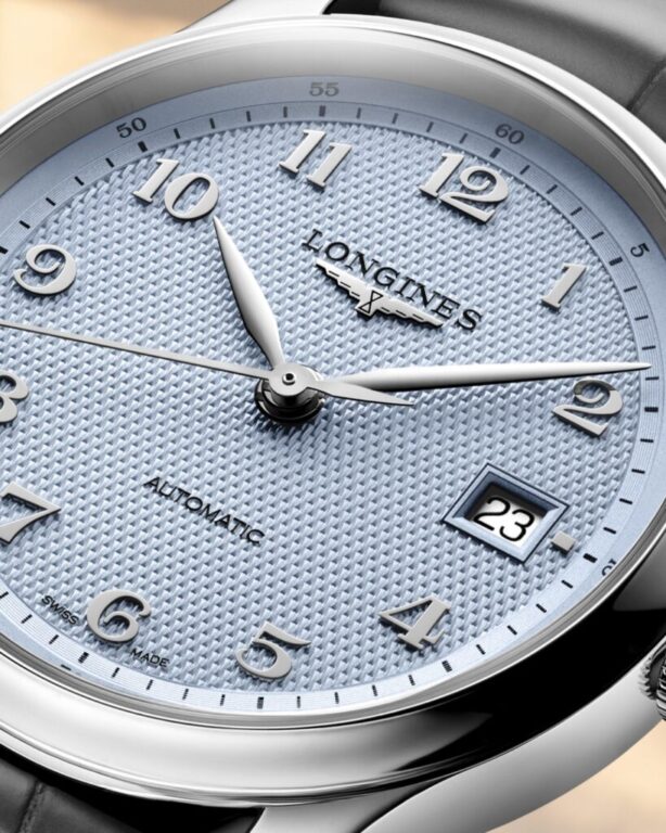 Elegancia, precisión y tradición relojera.

El Longines Master Collection 41 mm combina una esfera azul claro con motivo grano de cebada y números arábigos con una sofisticada correa de cuero antracita.

En su interior, el calibre automático Longines L888.5 ofrece hasta 72 horas de reserva de marcha.

Una visión contemporánea de la elegancia clásica suiza.

Descúbrelo en Joyería Carlos Guinot.

#Longines #LonginesMasterCollection #RelojLongines #RelojAutomatico #RelojeriaSuiza #RelojesDeLujo #JoyeriaCarlosGuinot #JoyeriaCastellon