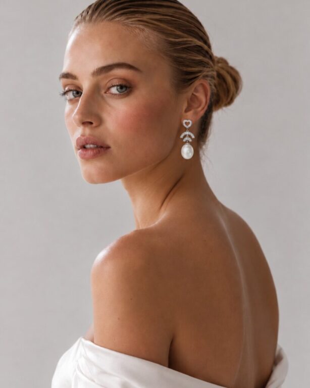 Hay detalles que se quedan para siempre en la memoria. ✨

Unos pendientes de novia iluminan el rostro y acompañan cada mirada, cada sonrisa y cada emoción del gran día.

Descubre nuestra selección de pendientes para novias en Joyería Carlos Guinot. Te ayudaremos a encontrar los que mejor encajen contigo y con tu vestido.

#PendientesDeNovia #JoyasParaNovias #JoyeriaCarlosGuinot #joyeriascastellon