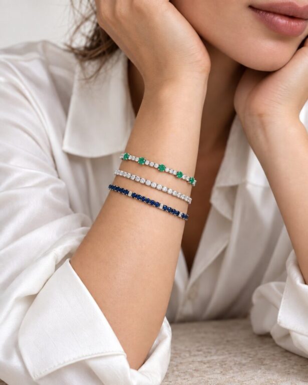 El brillo de los diamantes, el verde de las esmeraldas y el azul de los zafiros. Tres formas de vestir tu muñeca con elegancia. ✨

Descubre tres pulseras en oro blanco: una con diamantes, otra con esmeraldas y diamantes y una tercera con zafiros y diamantes. Lúcelas por separado o combínalas para dar un toque de color a tu estilo.

Desliza para descubrir cada detalle. ¿Cuál elegirías?

Te esperamos en Joyería Carlos Guinot, en Castellón. Visítanos y déjate asesorar.

#JoyeriaCarlosGuinot #JoyeriaCastellon #PulserasDeOro #Diamantes #Esmeraldas #Zafiros