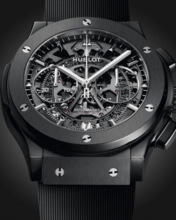 Negro intenso. Mecánica a la vista.

El HUBLOT Classic Fusion Aerofusion Black Magic combina una caja de cerámica negra de 45 mm con una esfera de zafiro que revela su cronógrafo esqueletizado. Los acabados pulidos y satinados aportan profundidad a un diseño de presencia inconfundible.

Descubre todos sus detalles en Joyería Carlos Guinot.

#Hublot #ClassicFusion #BlackMagic #JoyeriaCarlosGuinot