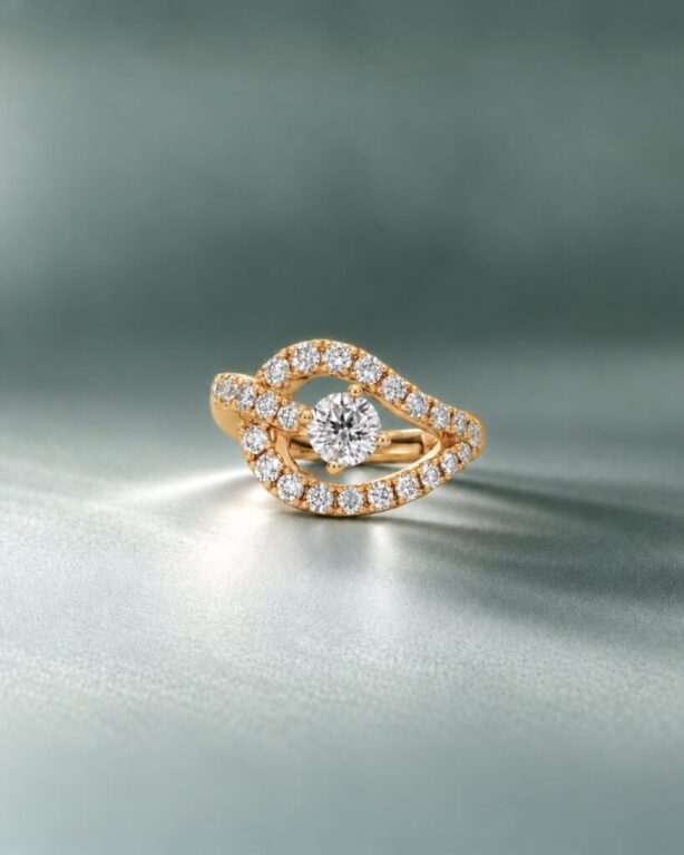 Un toque dorado que cambia tu look.

Un diamante central, enmarcado por curvas de diamantes, da forma a este earcuff en oro amarillo. Un diseño envolvente que reúne calidez y luz para dar protagonismo a tu oreja.

Llévalo solo o combínalo con tus pendientes favoritos.

Descúbrelo en Joyería Carlos Guinot.

#Earcuff #OroAmarillo #Diamantes #JoyeriaCarlosGuinot #joyeriacastellon