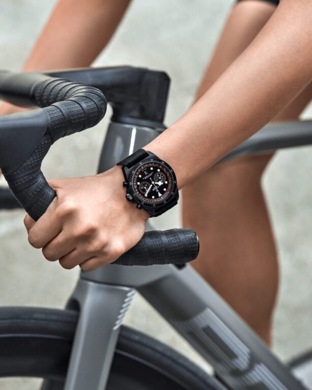 Diseñado para quienes viven cada segundo al máximo.

El TUDOR Pelagos FXD Chrono «Cycling Edition» nace junto al TUDOR Pro Cycling Team. Su caja de compuesto de carbono negro de 43 mm combina ligereza y resistencia en un cronógrafo preparado para las exigencias del ciclismo.

Descúbrelo en Joyería Carlos Guinot.

#TudorWatch #BornToDare #PelagosFxd #JoyeriaCarlosGuinot #castellon