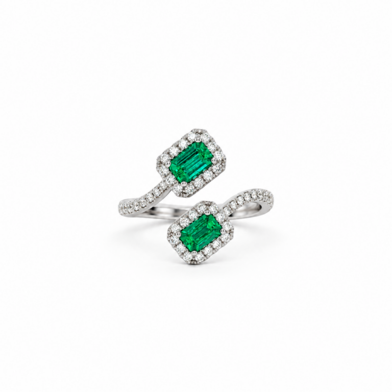 ANILLO EN ORO BLANCO CON ESMERALDAS Y DIAMANTES