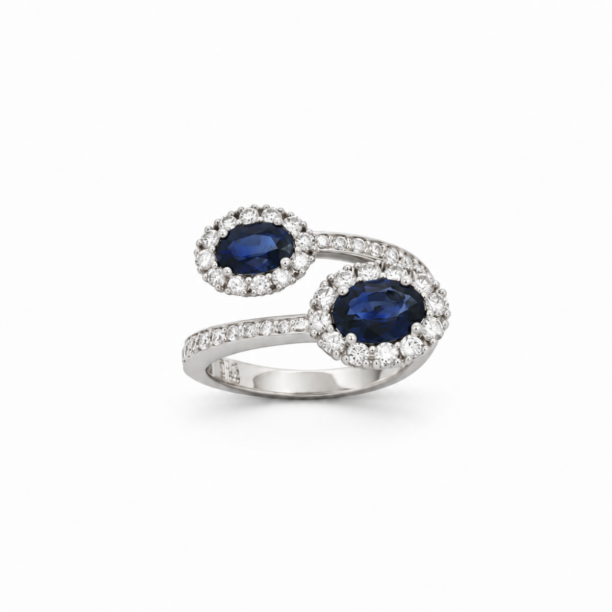 ANILLO EN ORO BLANCO CON ZAFIROS Y DIAMANTES