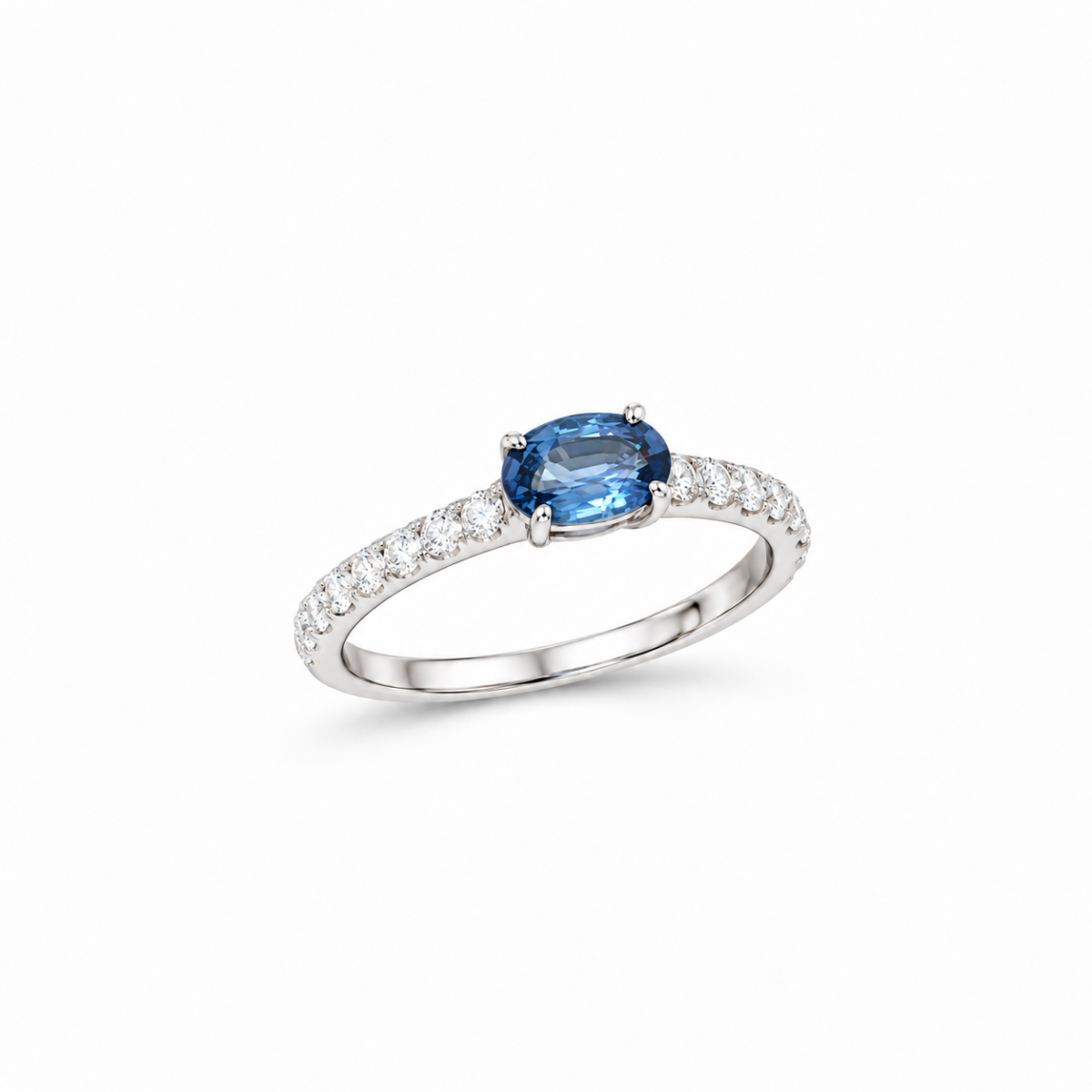 ANILLO EN ORO BLANCO CON ZAFIRO Y DIAMANTES