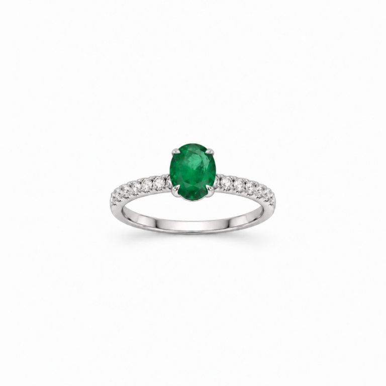 ANILLO EN ORO BLANCO CON DIAMANTES Y ESMERALDA