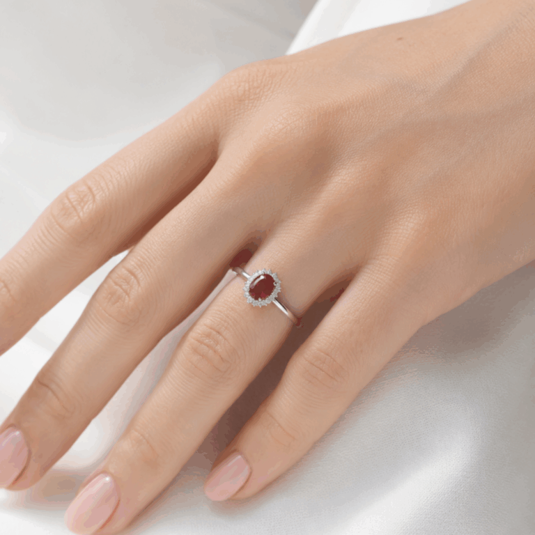 ANILLO EN ORO BLANCO CON DIAMANTES Y RUBÍ - Imagen 2