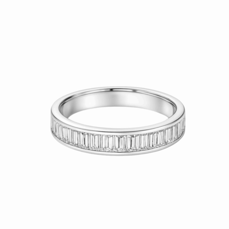 MEDIA ALIANZA DE ORO BLANCO CON DIAMANTES TALLA BAGUETTE